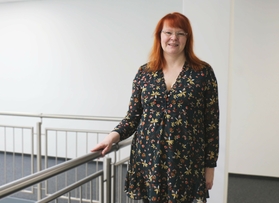 Julia Naumann zugeschnitten