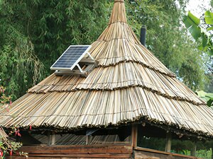 Solarelektronik, PV Autarke Systeme, Solar-Home-Systeme, Afrika, Uganda, kleine autarke Hütte, 